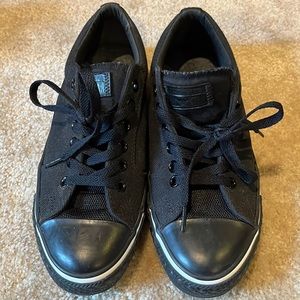 Mens 8 Converse cute black and white low sneakers